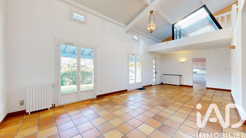 Maison - 220 m² - 7 pièces