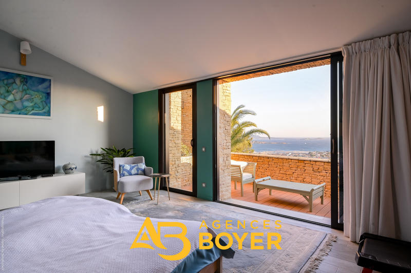 Maison - 300 m² - 8 pièces