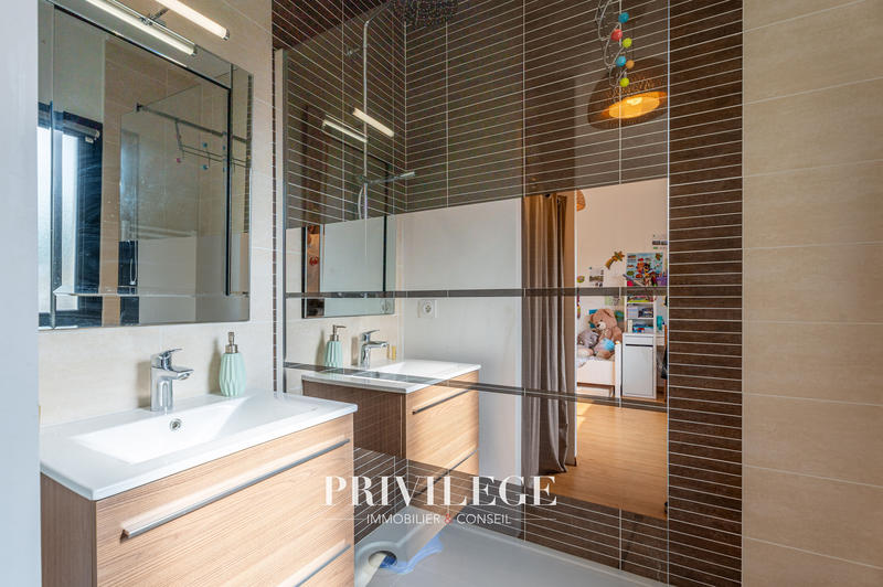 Maison - 199 m² - 6 pièces