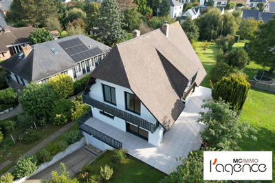 Maison traditionnelle - 195 m² - 6 pièces