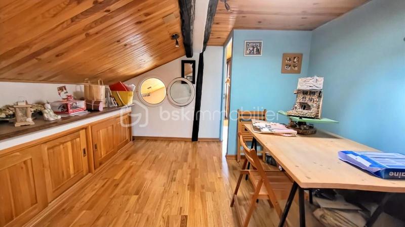 Maison traditionnelle - 275 m² - 12 pièces