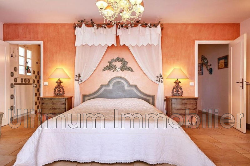 Villa - 267 m² - 7 pièces