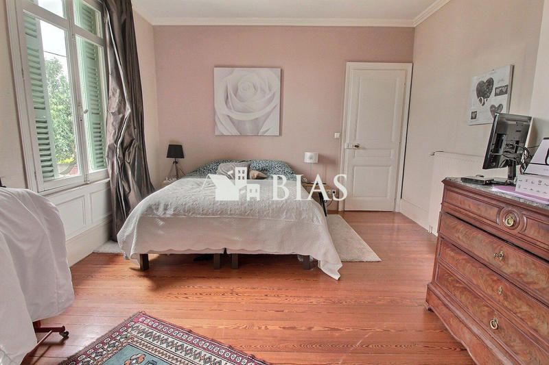 Maison - 204 m² - 10 pièces