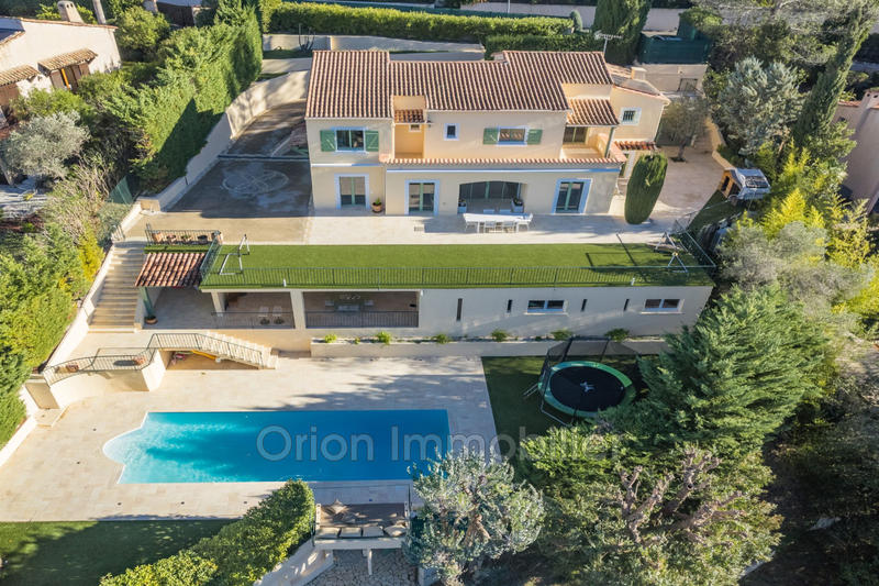 Maison - 249 m² - 7 pièces