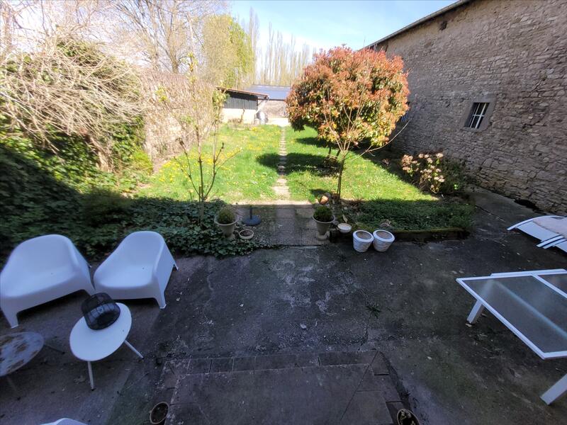 Maison - 217 m² - 6 pièces
