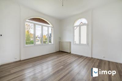 Maison - 210 m² - 5 pièces