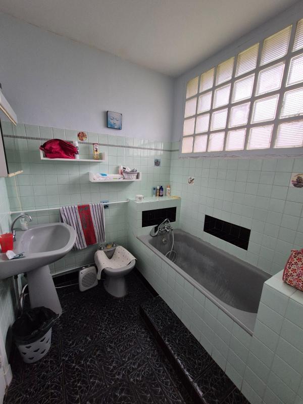 Maison - 256 m² - 8 pièces