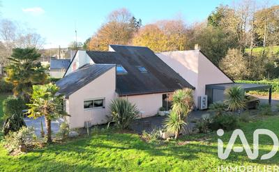 Maison - 200 m² - 9 pièces