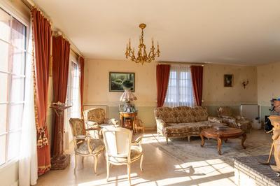 Maison - 308 m² - 10 pièces