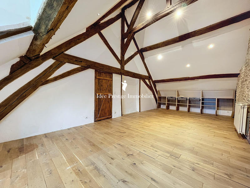 Maison - 241 m² - 8 pièces