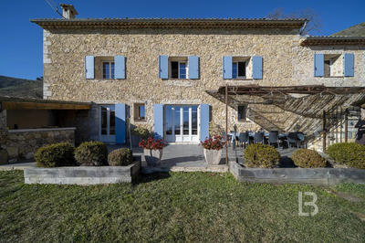 Mas - 220 m² - 6 pièces