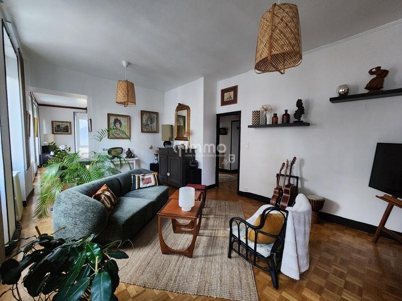 Maison - 208 m² - 9 pièces