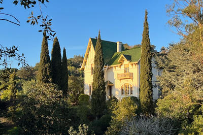 Maison - 334 m² - 10 pièces