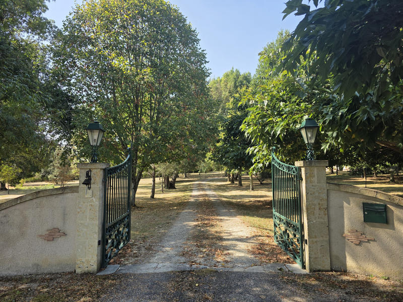 Maison - 280 m² - 10 pièces