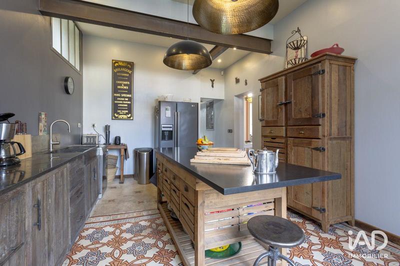 Maison - 331 m² - 8 pièces