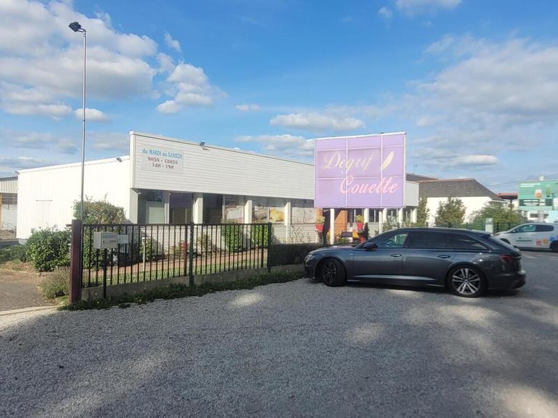 Local commercial - 304 m²