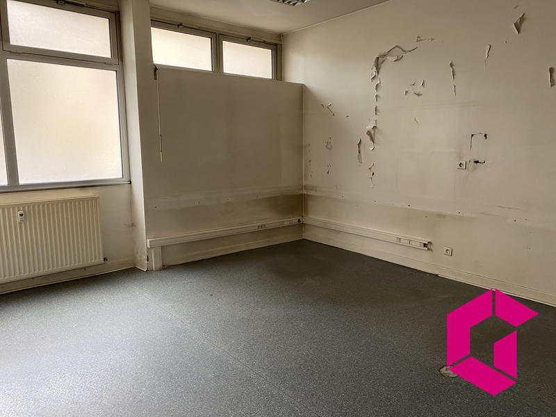 Local commercial - 99 m² - 6 pièces