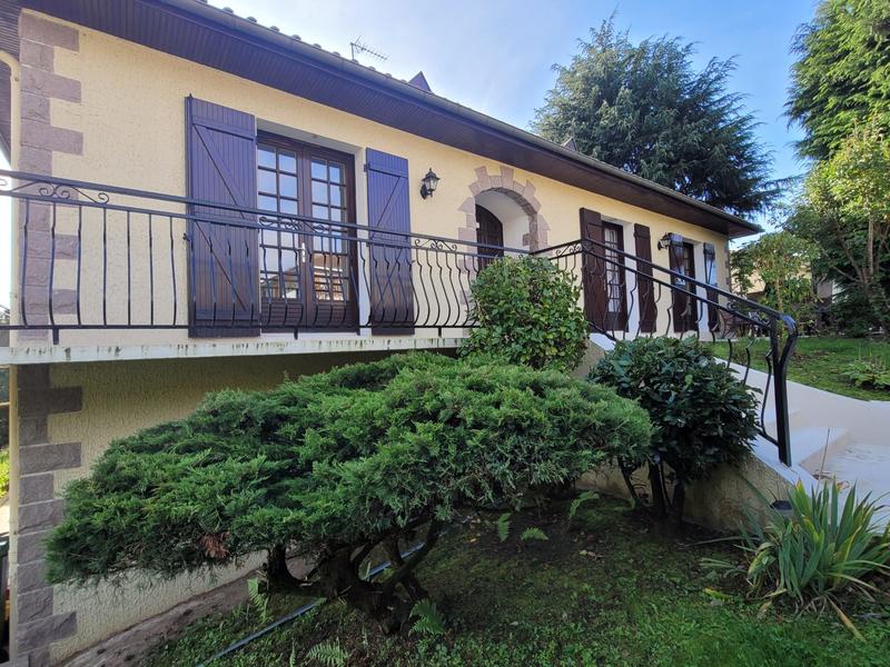 Maison - 151 m² - 9 pièces