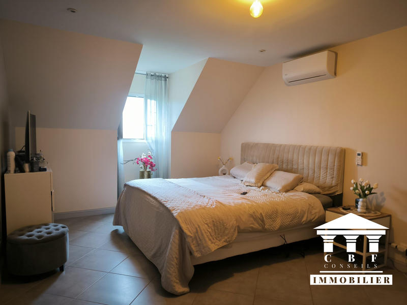 Villa - 225 m² - 8 pièces