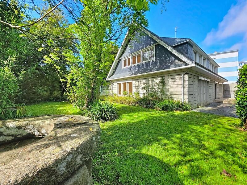 Maison - 302 m² - 1 pièce