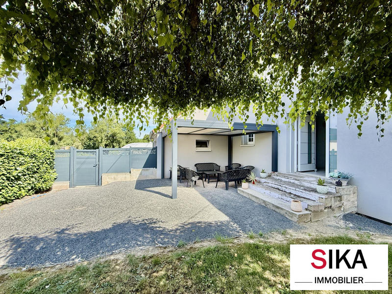 Maison - 220 m² - 8 pièces