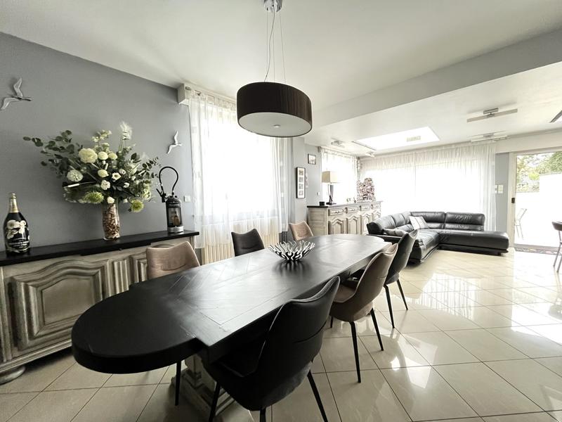 Maison - 255 m² - 6 pièces