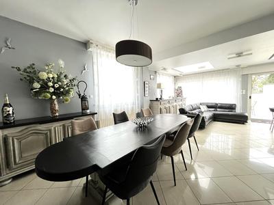 Maison - 255 m² - 6 pièces