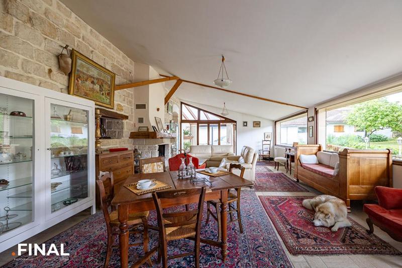 Maison - 208 m² - 8 pièces