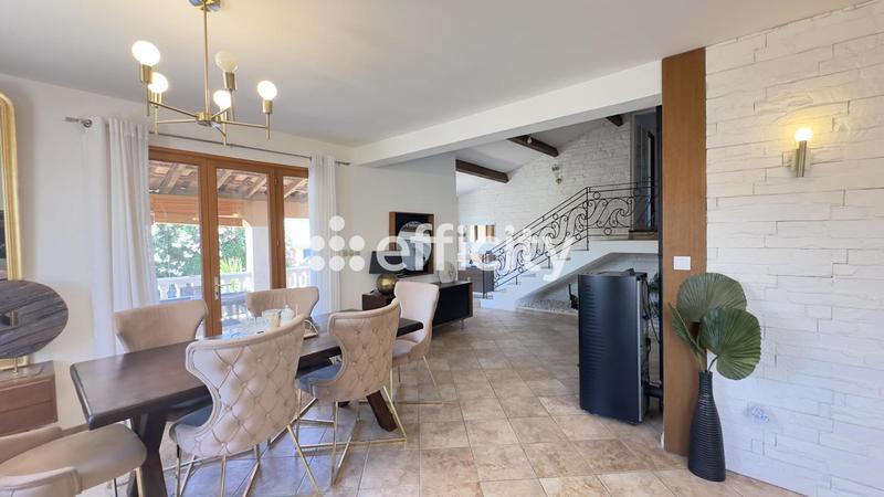 Maison - 182 m² - 7 pièces