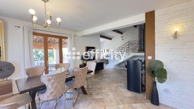 Maison - 182 m² - 7 pièces