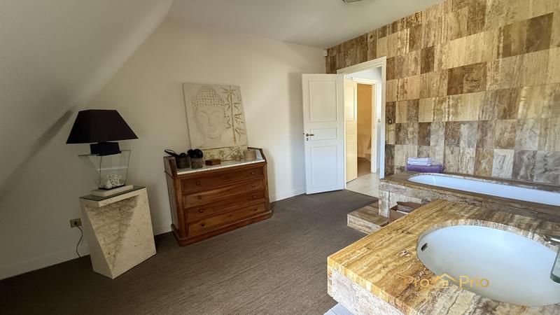 Maison - 224 m² - 7 pièces