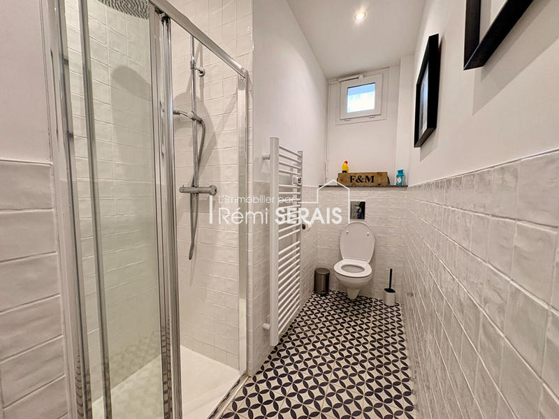 Maison - 202 m² - 9 pièces