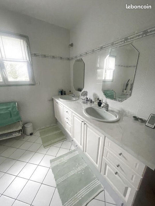 Maison - 221 m² - 8 pièces