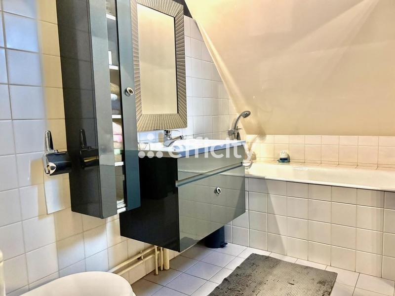 Maison - 205 m² - 7 pièces