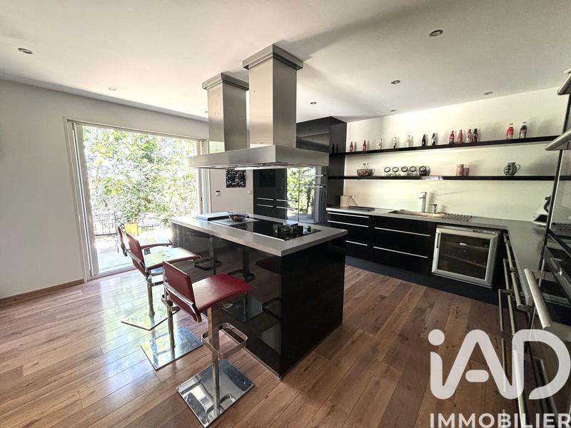 Maison - 200 m² - 7 pièces