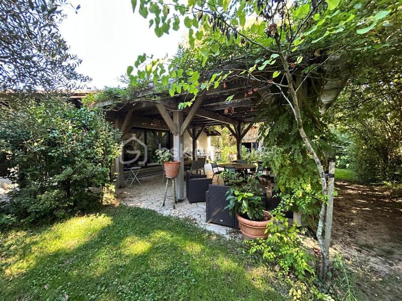 Maison - 208 m² - 6 pièces