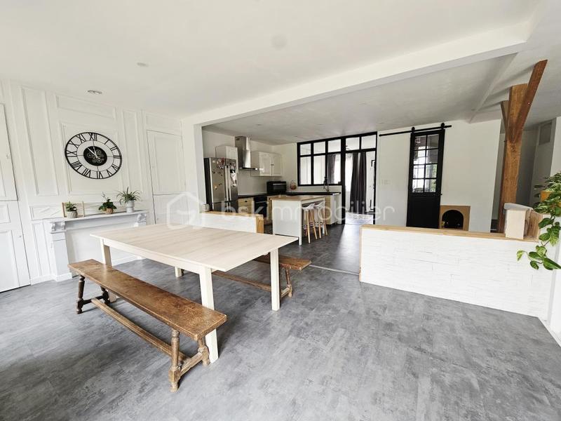 Maison traditionnelle - 250 m² - 8 pièces