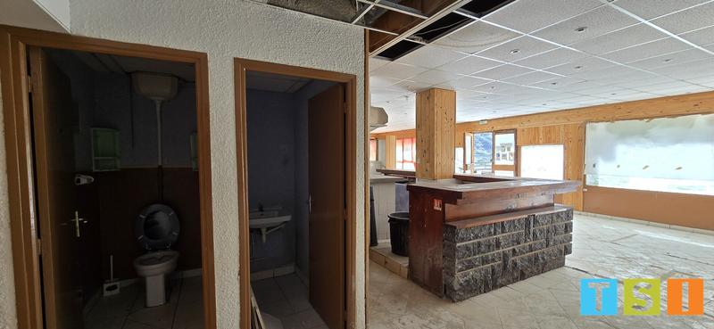 Local d'activités - 151 m² - 10 pièces