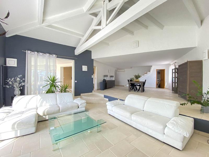 Maison - 335 m² - 8 pièces