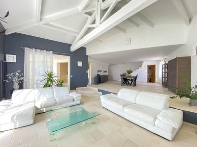 Maison - 335 m² - 8 pièces