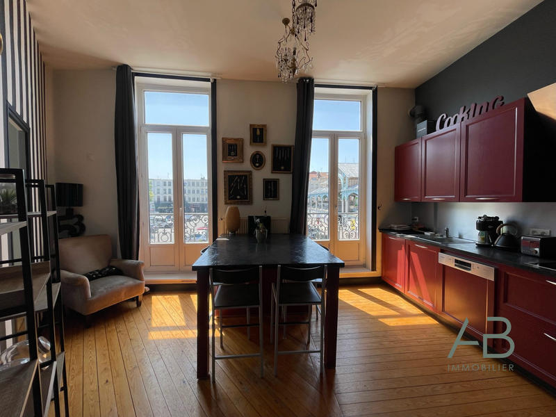 Appartement - 99 m² - 5 pièces