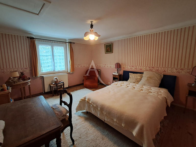 Maison - 305 m² - 10 pièces