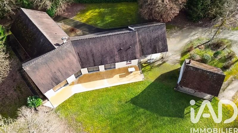 Maison - 239 m² - 8 pièces