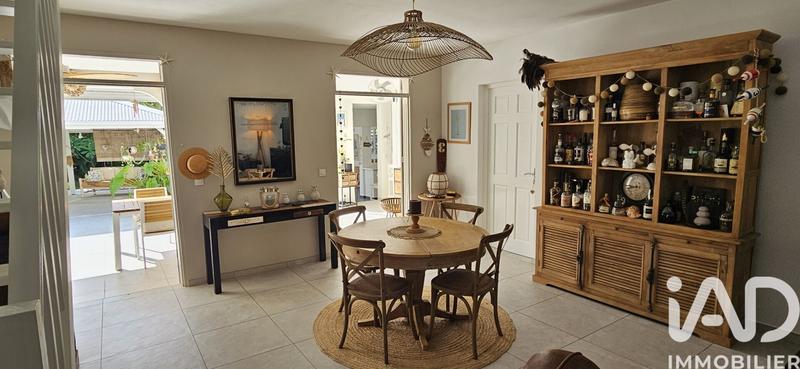 Maison - 230 m² - 6 pièces