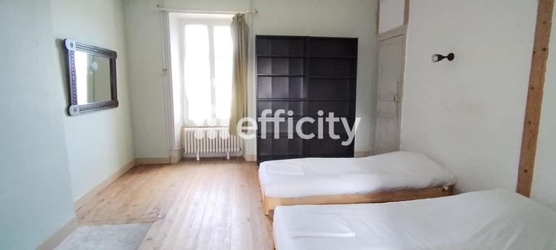 Maison - 415 m² - 12 pièces