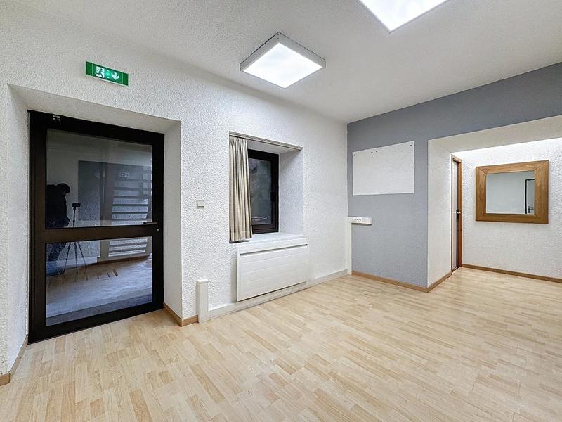 Local commercial - 111 m² - 5 pièces