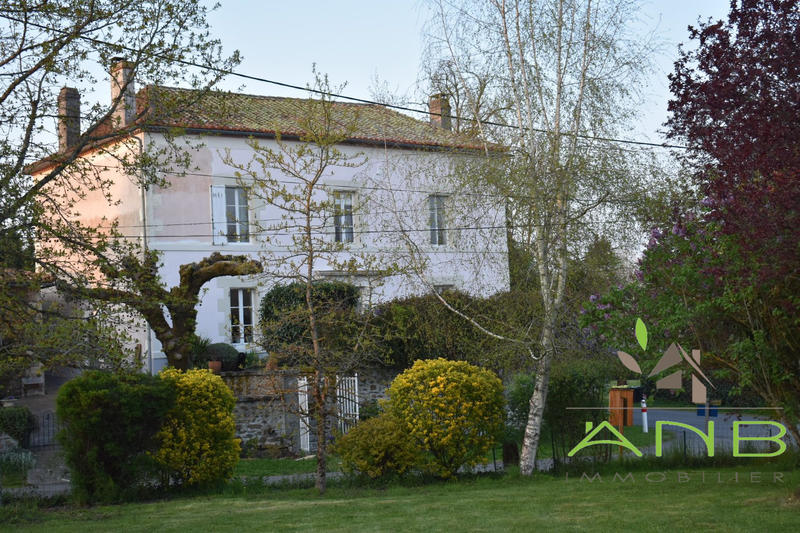 Maison ancienne - 206 m² - 7 pièces