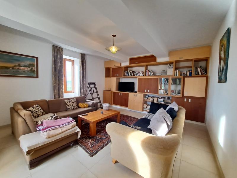 Maison - 375 m² - 10 pièces