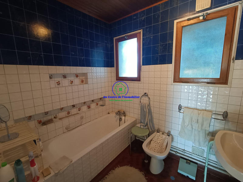 Maison traditionnelle - 182 m² - 7 pièces