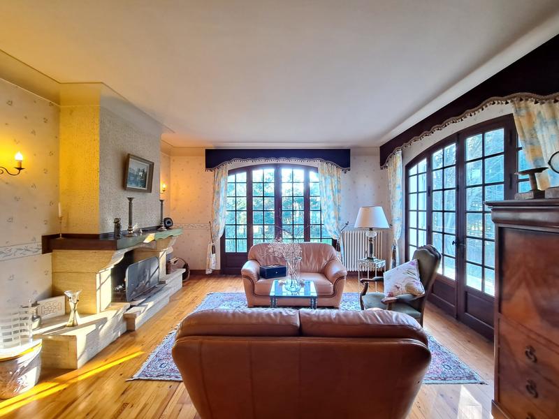 Maison - 224 m² - 9 pièces